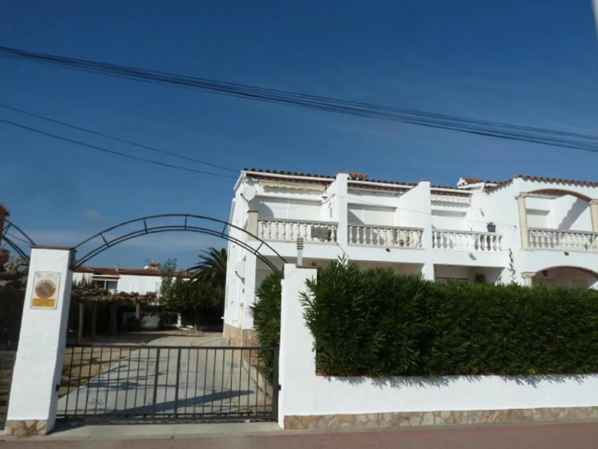 Apartamento En Primera Linea Playa Ref 285 Empuriabrava